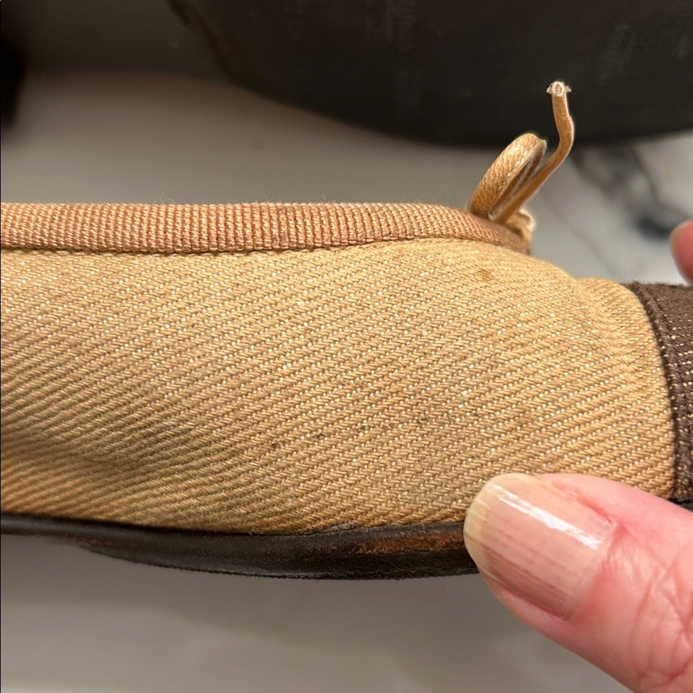 CHANEL Women's Beige and Brown CC Flats - Picture 9 of 11